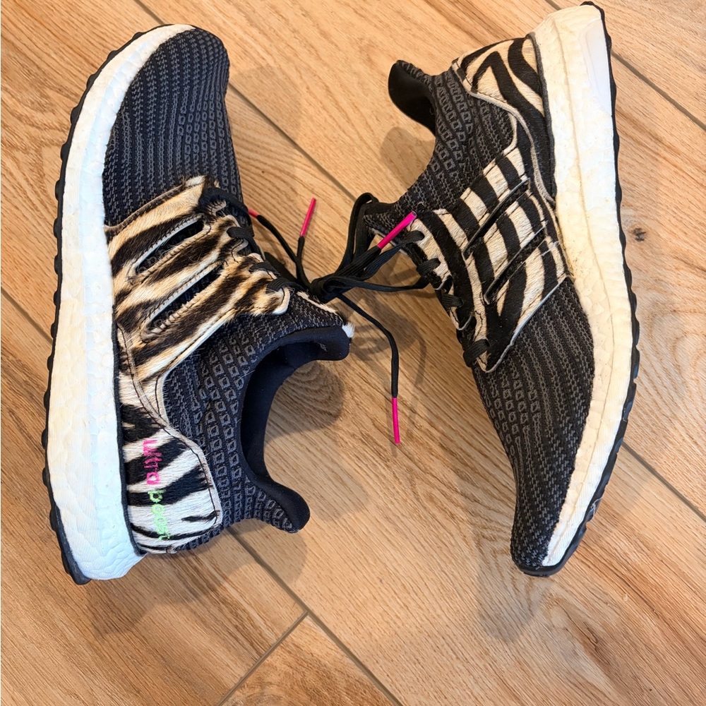 Adidas Zebra ULTRABOOST Size 7.5 Women's Sneakers - Picture 4 of 7